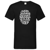 Herren Basic V-Neck T-Shirt every journey needs a first step - Arte Sole Luna